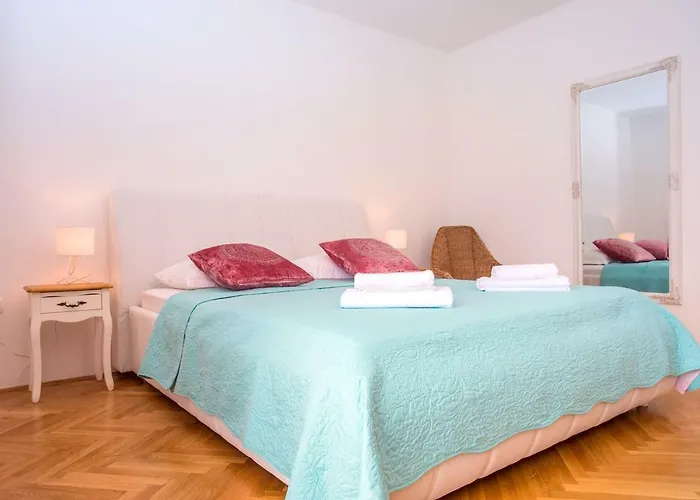 Dawn Villa Traù