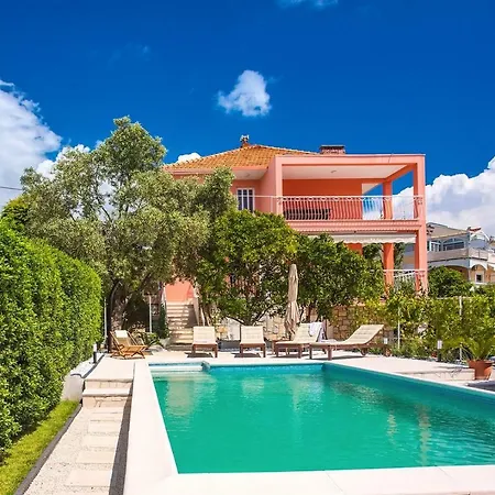 Dawn Villa